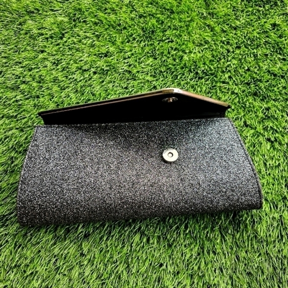 Payless womens clutch bag in silver and black prestine condition - Picture 5 of 7